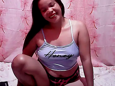 Snapshot of Sexylyka30 chatting on August 1, 2026, 1:43 pm Sexylyka30 online show from August 1, 2026, 1:43 pm