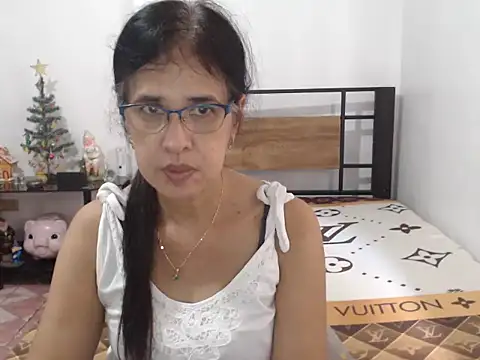 Prettysweetmum online show from June 11, 2026, 6:22 am
