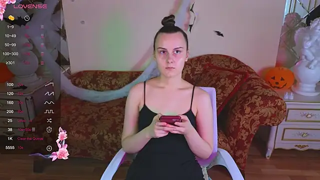 Kelly Cartier online show from November 6, 2025, 12:28 pm