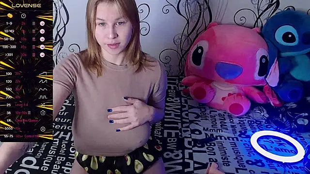 Snapshot of RoyAngela chatting on October 5, 2025, 7:28 am RoyAngela online show from October 5, 2025, 7:28 am