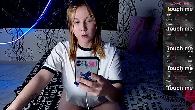 Snapshot of RoyAngela chatting on October 11, 2025, 7:34 pm RoyAngela online show from October 11, 2025, 7:34 pm