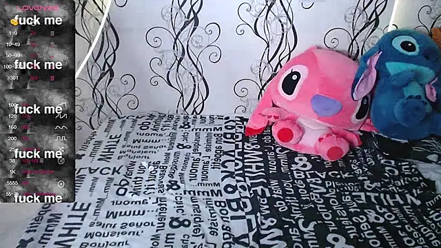 Snapshot of RoyAngela chatting on October 22, 2025, 1:11 pm RoyAngela online show from October 22, 2025, 1:11 pm