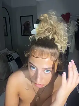 Aurorajadex online show from October 8, 2025, 7:55 pm