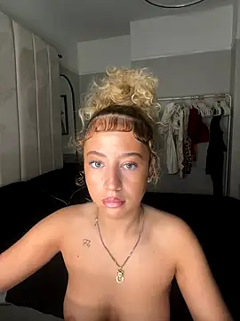 Aurorajadex online show from October 10, 2025, 9:52 am