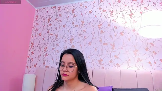 Snapshot of ariannaliss chatting on October 6, 2025, 12:24 pm ariannaliss online show from October 6, 2025, 12:24 pm