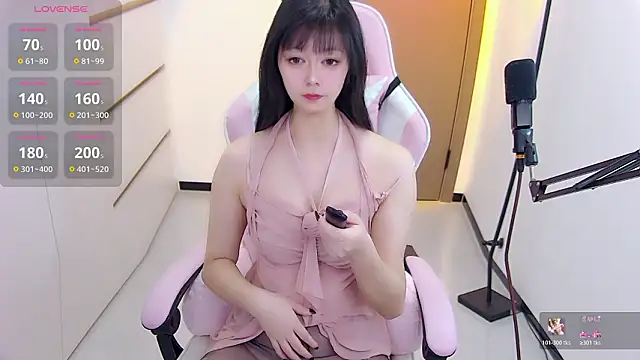 Snapshot of Fioriy66 chatting on February 22, 2026, 1:53 pm Fioriy66 online show from February 22, 2026, 1:53 pm