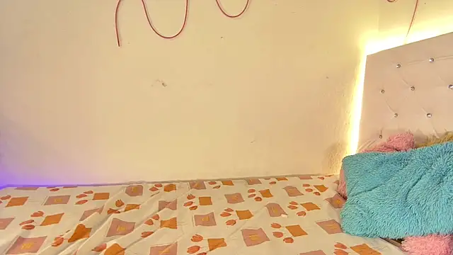 tatixxxvega online show from November 14, 2025, 1:54 pm