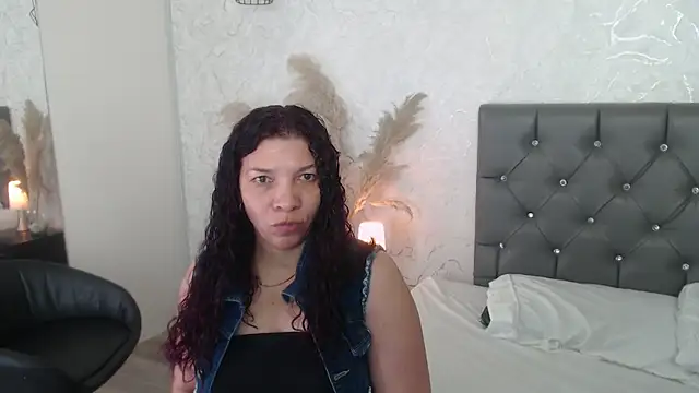 Serena Houstonn online show from June 19, 2026, 11:03 am
