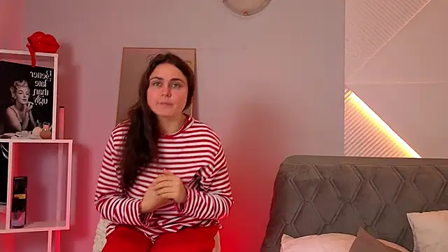 ANGEL CURLY online show from September 13, 2025, 4:56 am