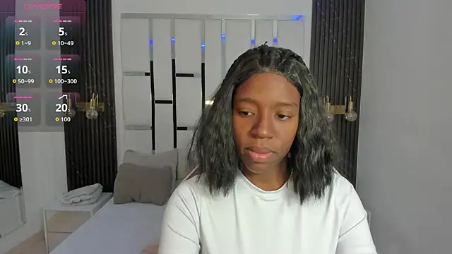  emma willliams  online show from December 2, 2025, 1:39 pm