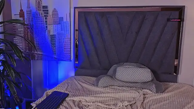 VelvetFox  online show from June 27, 2026, 7:41 pm
