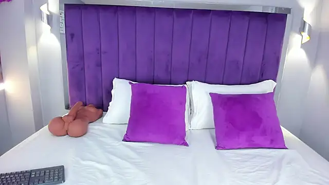 Snapshot of ElaraDusk chatting on October 22, 2025, 4:46 am ElaraDusk online show from October 22, 2025, 4:46 am