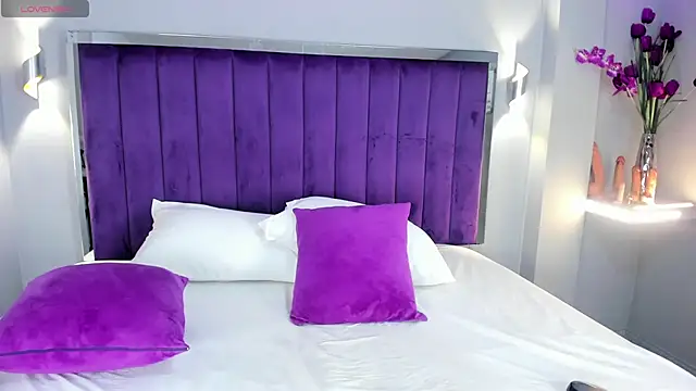 Snapshot of ElaraDusk chatting on October 25, 2025, 4:31 am ElaraDusk online show from October 25, 2025, 4:31 am