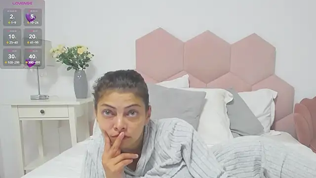 LadyLiia online show from June 25, 2026, 3:28 am