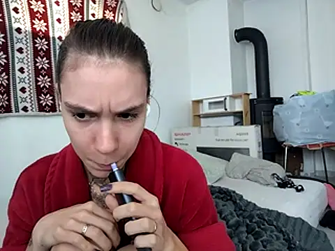 HoneySquirrel online show from October 19, 2025, 11:22 am