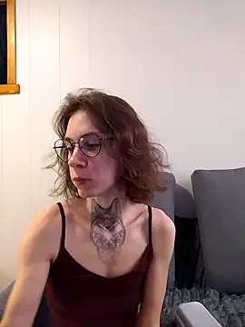 HoneySquirrel online show from March 22, 2026, 6:11 pm