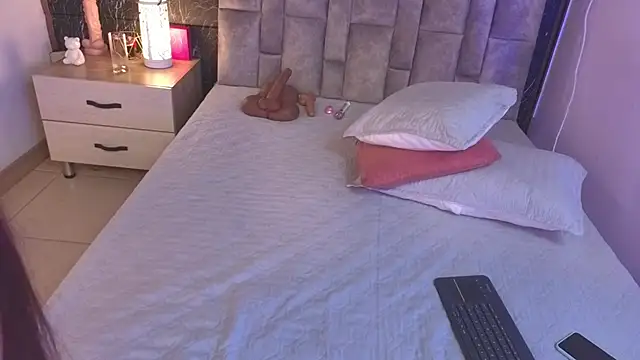 Snapshot of emmi_collinss chatting on October 4, 2025, 7:34 pm emmi collinss online show from October 4, 2025, 7:34 pm