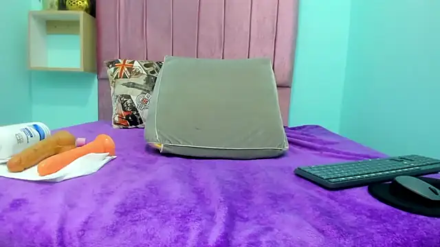 candy sex 18 online show from May 7, 2026, 1:22 am