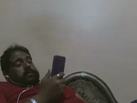 Snapshot of elpoop7305 chatting on October 25, 2025, 12:18 am elpoop7305 online show from October 25, 2025, 12:18 am