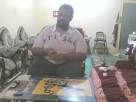 Snapshot of elpoop7305 chatting on October 29, 2025, 10:17 am elpoop7305 online show from October 29, 2025, 10:17 am