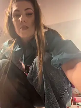 DahliaVonLure online show from June 7, 2026, 1:43 am