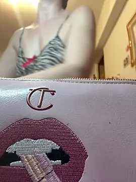 DahliaVonLure online show from June 12, 2026, 12:42 am