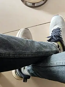 INTERNATIONAL0001 online show from December 18, 2025, 8:53 am