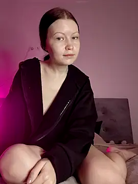 DragonFoxie online show from November 25, 2025, 6:46 am