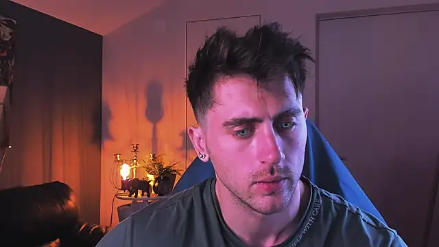 Oscar Miller  online show from October 5, 2025, 9:02 pm