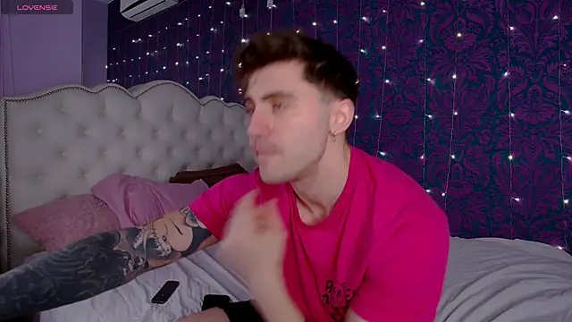 Oscar Miller  online show from November 21, 2025, 9:02 pm