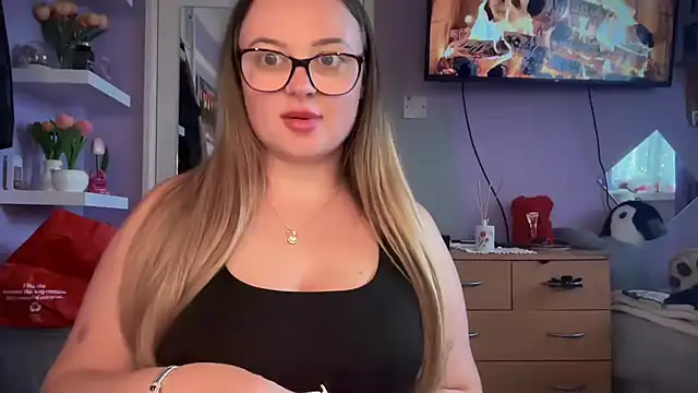 SexySashaxox online show from June 11, 2026, 2:15 pm