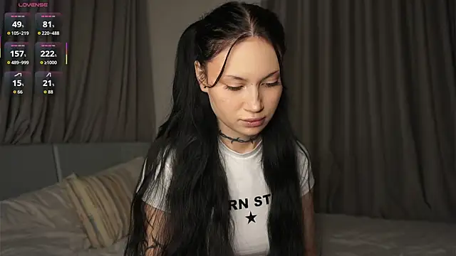 Snapshot of Alice_1n_Wonderland_ chatting on October 18, 2025, 2:51 pm Alice 1n Wonderland  online show from October 18, 2025, 2:51 pm