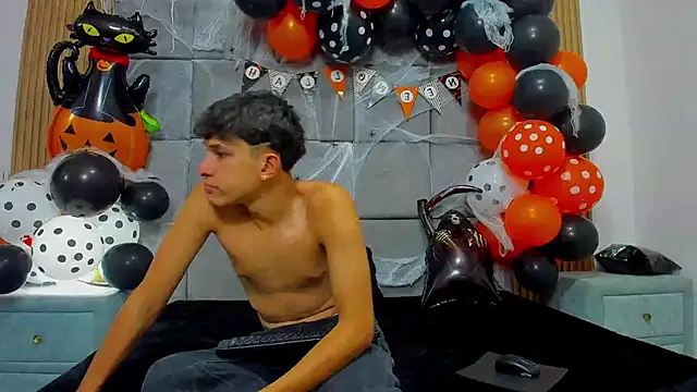 ChanellandMax online show from October 30, 2025, 1:12 pm