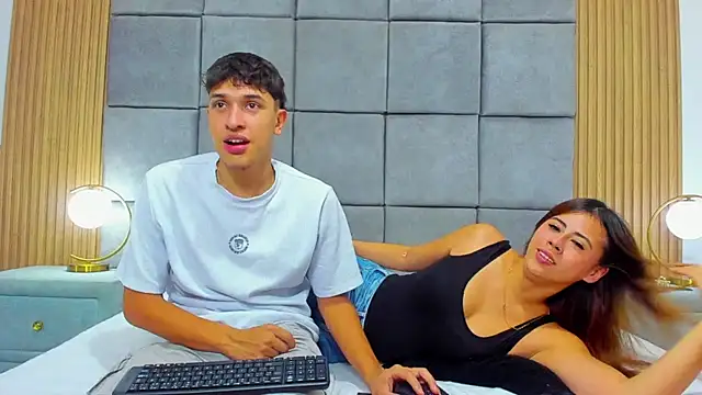 ChanellandMax online show from November 12, 2025, 2:39 pm