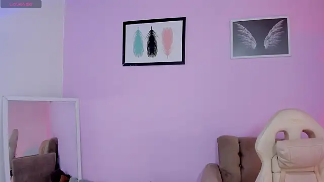 fressittalove01 online show from February 17, 2026, 2:24 pm