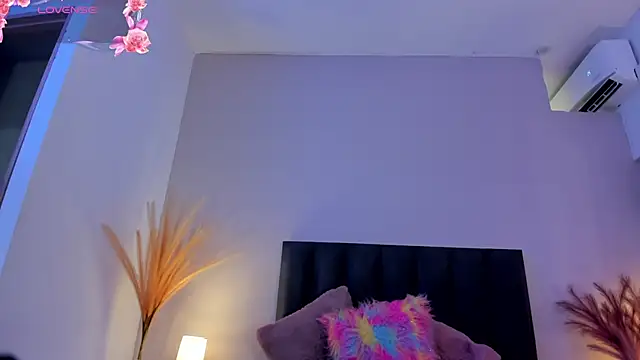 KendraChavez  online show from September 29, 2025, 9:41 pm