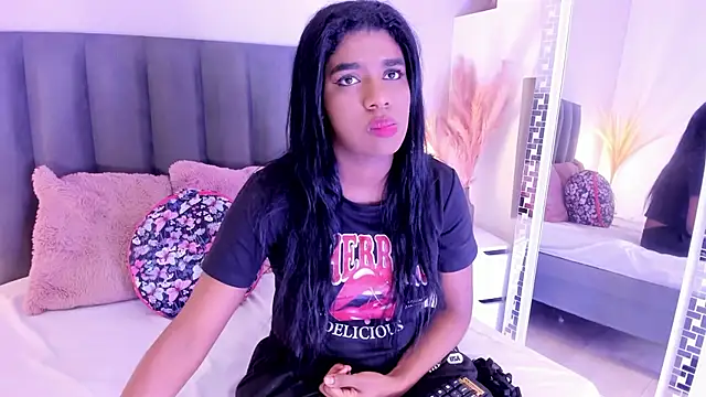 KendraChavez  online show from November 17, 2025, 10:37 pm