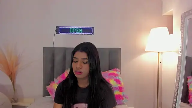 KendraChavez  online show from February 2, 2026, 9:02 pm