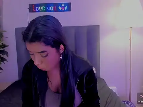 KendraChavez  online show from February 18, 2026, 9:33 pm