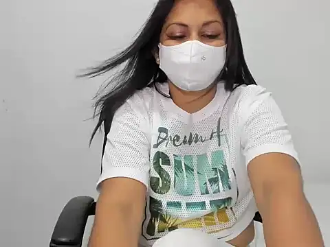 Crazy Cat1995 online show from October 5, 2025, 5:33 pm