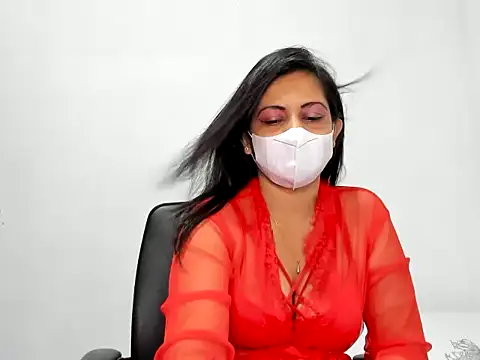 Crazy Cat1995 online show from November 1, 2025, 4:31 pm