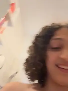 Snapshot of DreamThickCouple chatting on October 24, 2025, 9:55 pm DreamThickCouple online show from October 24, 2025, 9:55 pm