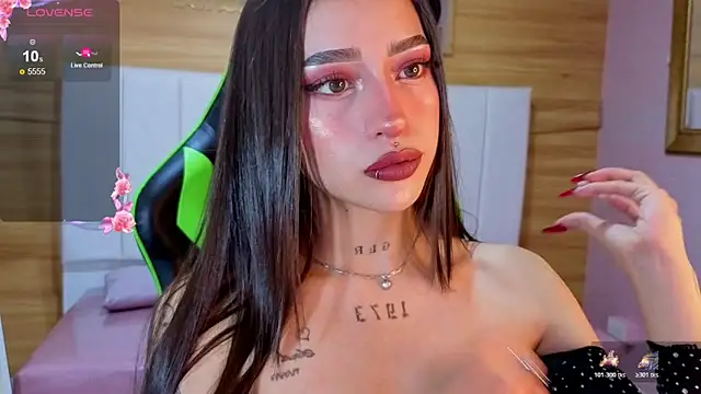 Abril Velvet a  online show from December 4, 2025, 12:58 pm