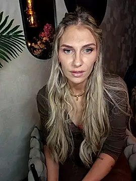 Melody1600 online show from October 4, 2025, 7:12 pm