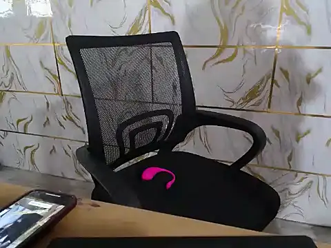 Snapshot of Lyzizi_lovely09 chatting on December 21, 2025, 1:13 am Lyzizi lovely09 online show from December 21, 2025, 1:13 am