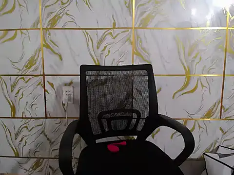 Snapshot of Lyzizi_lovely09 chatting on December 22, 2025, 2:19 am Lyzizi lovely09 online show from December 22, 2025, 2:19 am