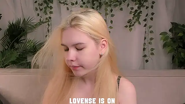 ElizSpieth online show from November 15, 2025, 1:03 am