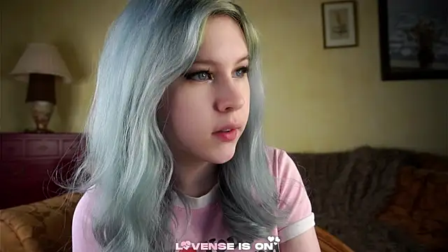 ElizSpieth online show from June 17, 2026, 2:36 am