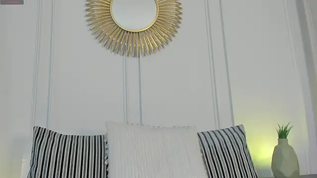 Snapshot of CharlotteBrownn_ chatting on April 18, 2026, 12:36 am CharlotteBrownn online show from April 18, 2026, 12:36 am