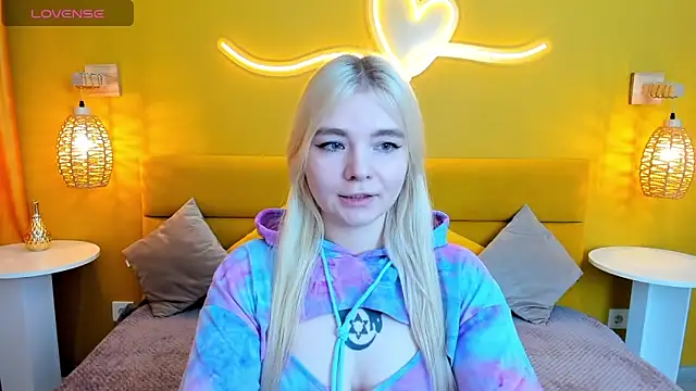 RuthBryant online show from October 12, 2025, 12:53 am